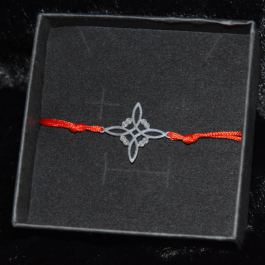 bracelet-fil-rouge-et-noeud-de-sorciere